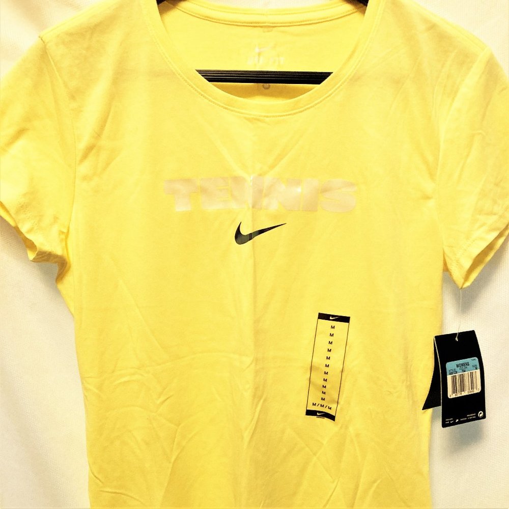 NWT Women Tennis shirt Nike Medium Pretty Yellow nicer than photo